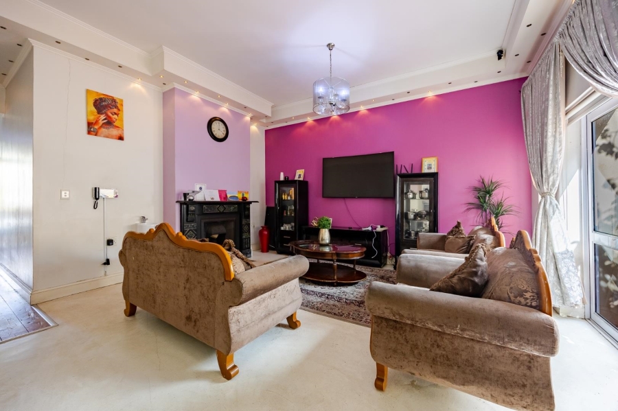 6 Bedroom Property for Sale in Woodstock Western Cape